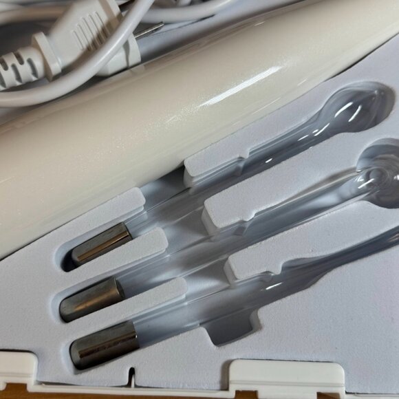 Stacked Skincare High-Frequency Acne + Inflammation Reducing Kit Device - Picture 4 of 5